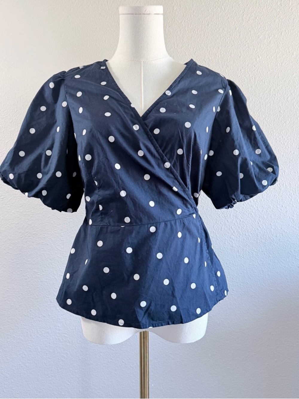 Old Navy Short Puff Sleeve Polka Dot Wrap Top Size L Blue & White Defined Waist